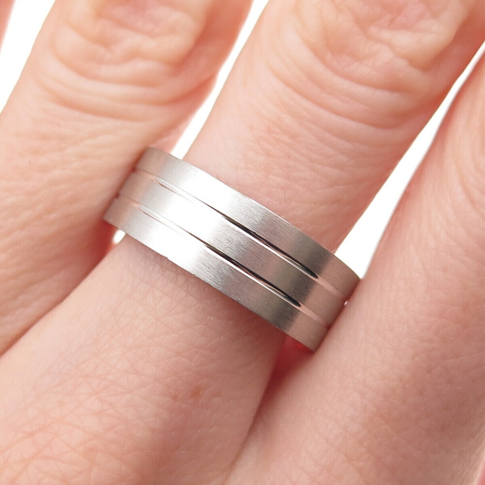 925 Sterling Silver Lined Band Ring Size 8.25